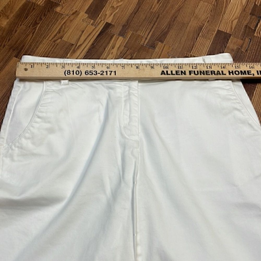 Lady Hagen woman’s Bermuda shorts. White. Size 4. - Picture 7 of 9
